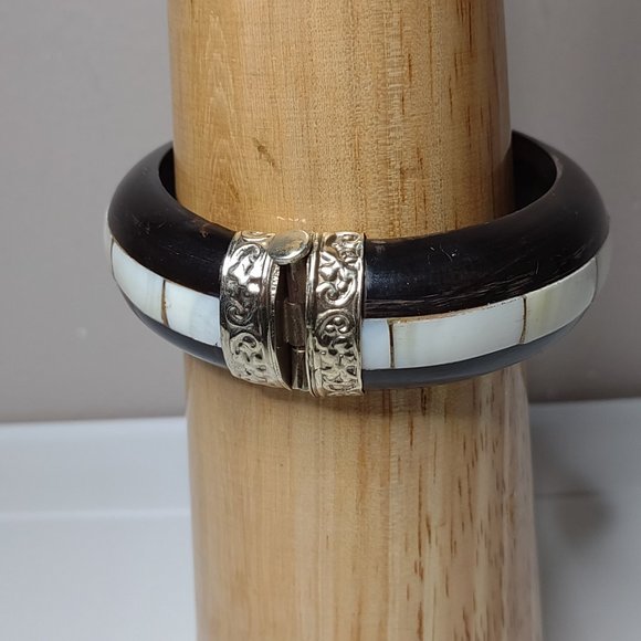 Very Cool 8 Inch Hinged Bangle Made In India - Picture 1 of 11